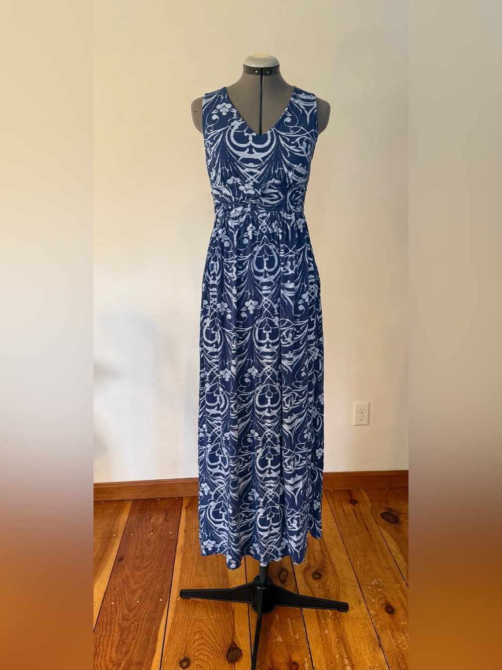 Blue Patterned Maxi Dress - Elegant Sleeveless Style